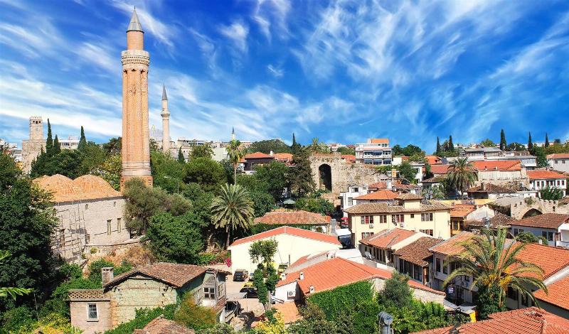 Antalya'da yaşamanın avantajları nelerdir?