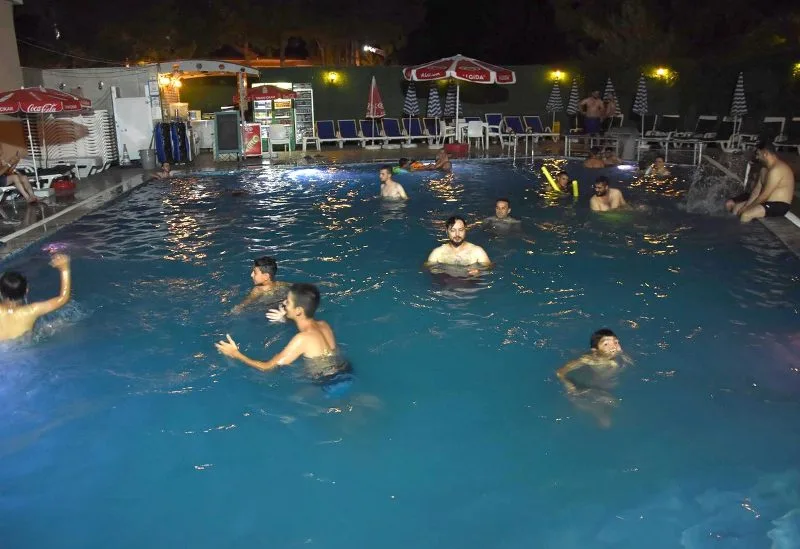 Bayramda kaplıcalar doldu taştı!